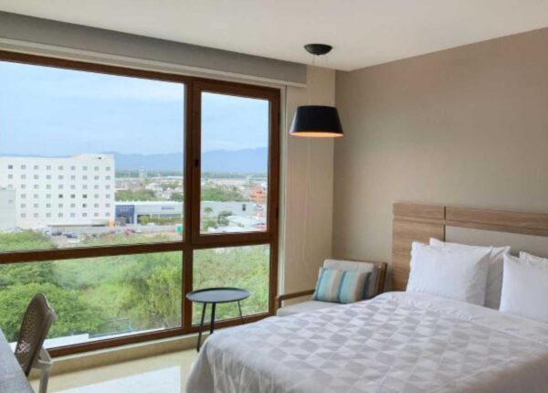 HOLIDAY INN & SUITES PUERTO VALLARTA MARINA & GOLF