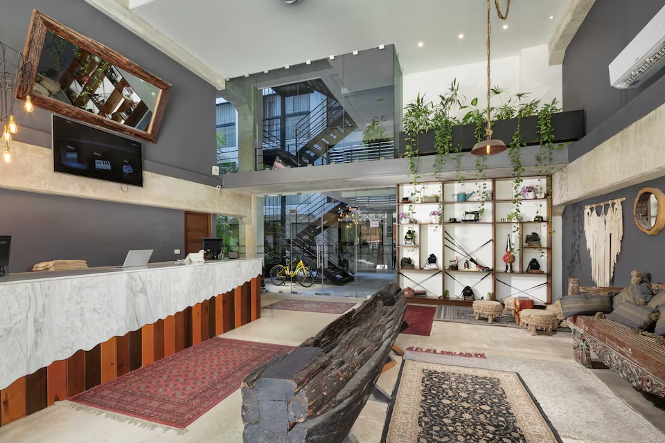 Hotel 52 Lobby
